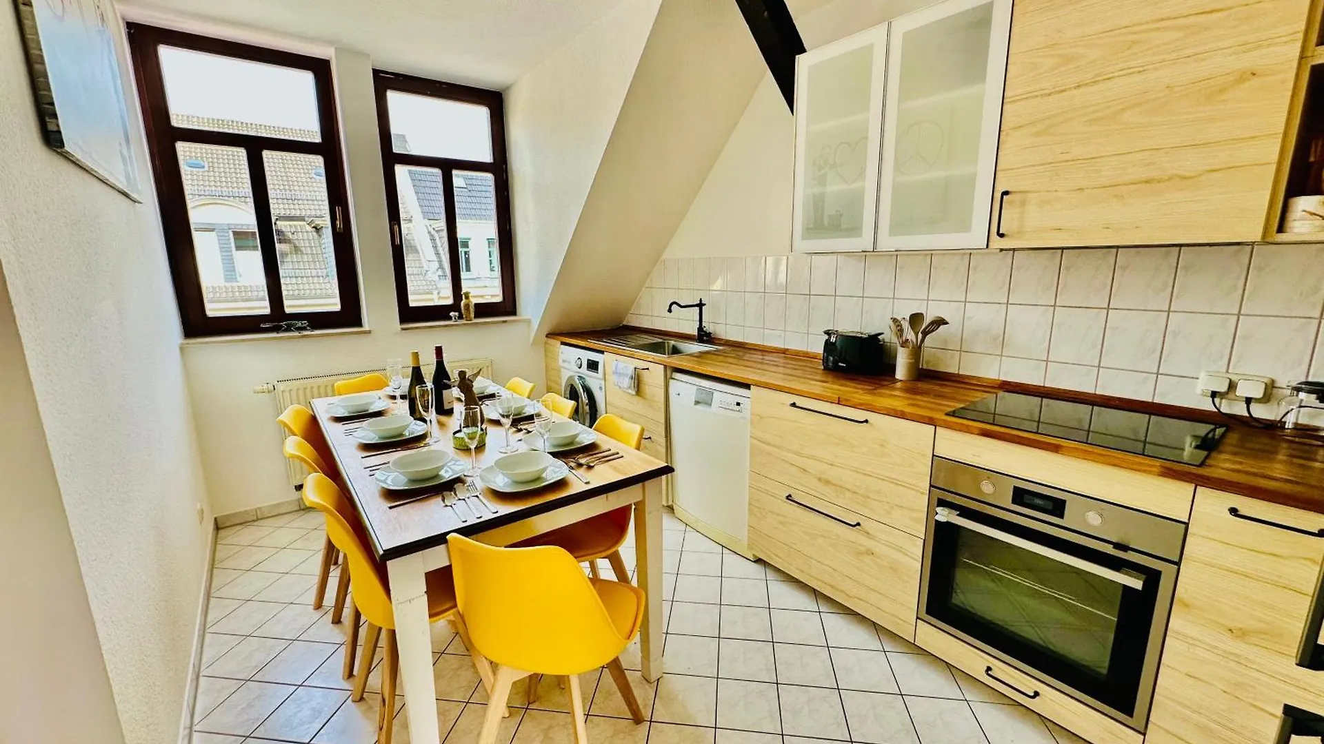 Massive Karli Loft - Over 130 Meters Floor Space - Home Theater Room - 4 Private Sleeping Areas - Best Location In Leipzig